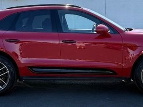Used 2025 Porsche Macan AWD/4WD image 8