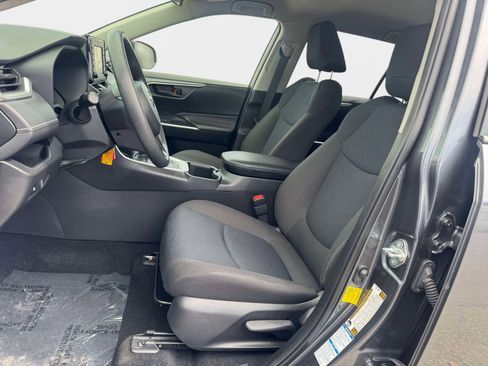 Certified 2022 Toyota RAV4 LE w/ Carpet Mat Package (TMS) image 13