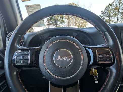 Used 2012 Jeep Wrangler Unlimited Sahara image 25