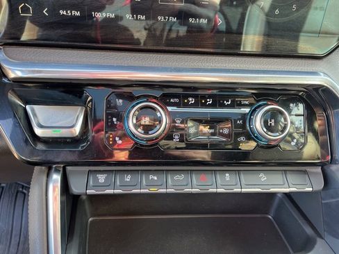 Used 2024 GMC Sierra 3500 Denali image 30