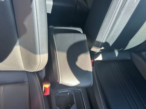 Used 2022 Volkswagen Tiguan SE image 39