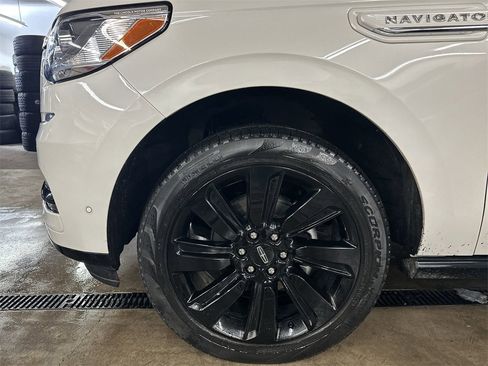 Certified 2022 Lincoln Navigator Reserve image 19
