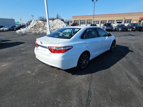 Used 2016 Toyota Camry XSE w/ Moonroof Package image 3
