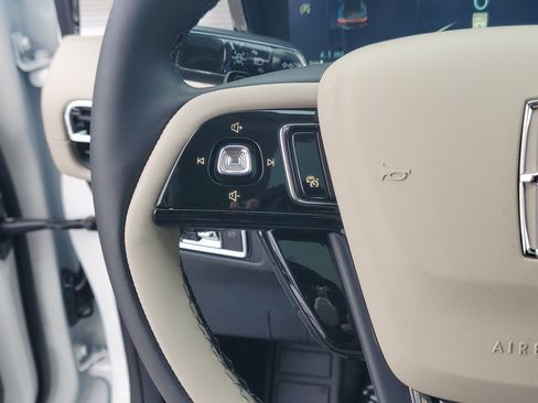 New 2026 Lincoln Corsair Premiere image 17