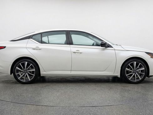 Used 2025 Nissan Altima 2.5 SR image 11