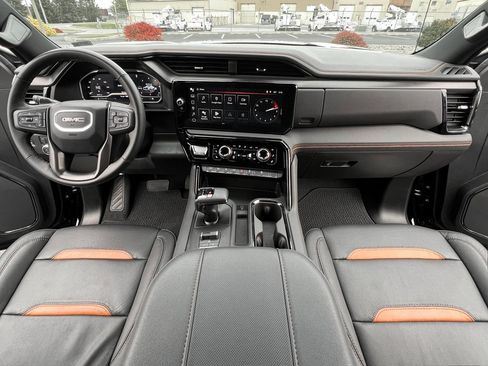 Used 2025 GMC Sierra 1500 AT4 w/ Technology Package image 4