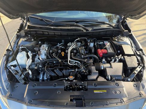 Used 2025 Nissan Altima 2.5 SV image 32