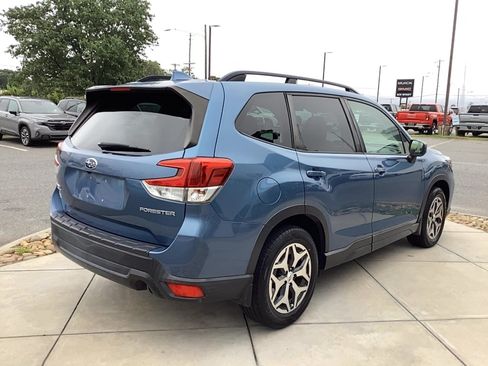 Used 2020 Subaru Forester Premium AWD/4WD image 5