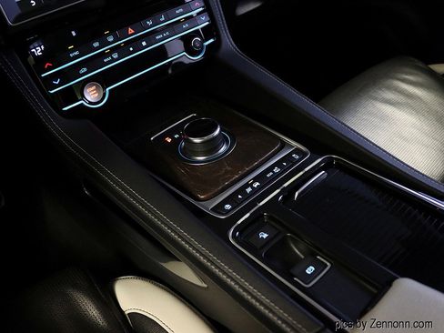 Used 2020 Jaguar F-PACE S image 24