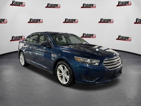 Used 2017 Ford Taurus SE image 3