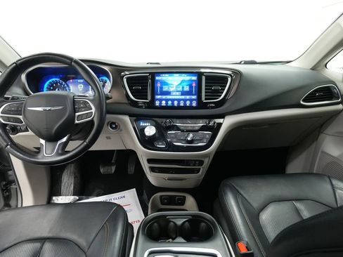 Used 2018 Chrysler Pacifica Touring-L Plus FWD image 33