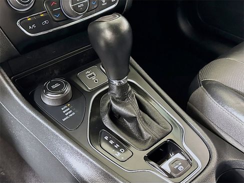 Used 2023 Jeep Cherokee Altitude Lux image 15