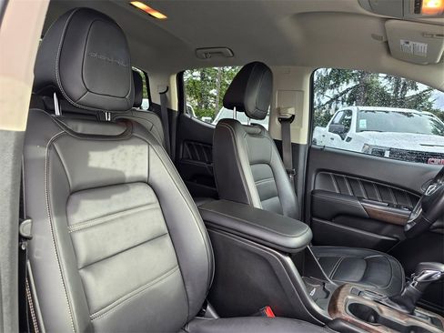 Used 2022 GMC Canyon Denali w/ Denali Black Edition Package image 9