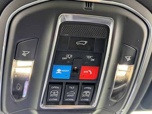 Used 2024 Jeep Grand Cherokee Limited w/ Luxury Tech Group II AWD/4WD image 31