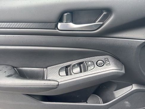 Used 2024 Nissan Altima 2.5 SV AWD/4WD image 9