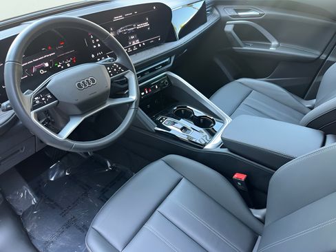 Certified 2025 Audi Q5 Premium AWD/4WD image 15