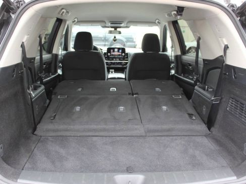 Used 2025 Nissan Pathfinder SV FWD image 15