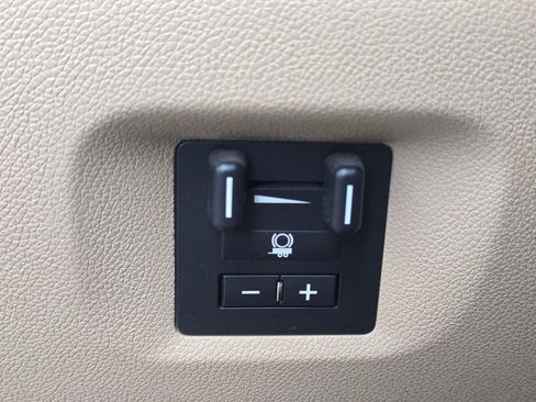 Used 2010 Chevrolet Suburban LTZ image 31