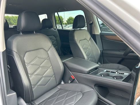 New 2026 Volkswagen Atlas SE image 43