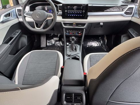 New 2026 Volkswagen Taos SE AWD/4WD image 14