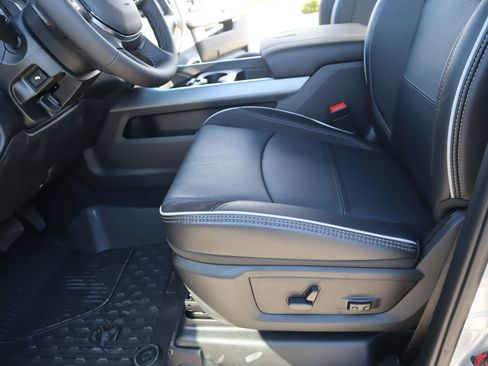 New 2026 RAM 3500 Laramie AWD/4WD image 12