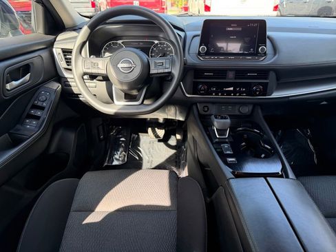 Used 2024 Nissan Rogue SV FWD image 11