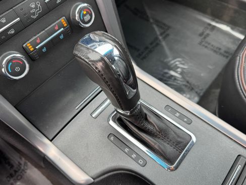 Used 2011 Lincoln MKZ image 19