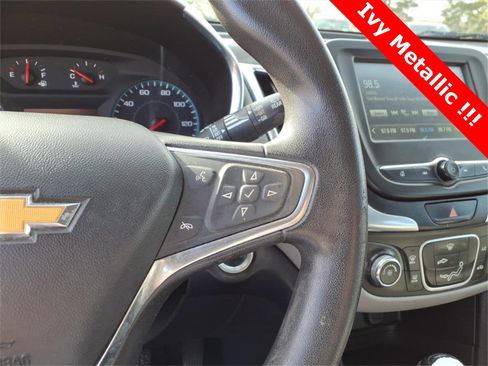 Used 2018 Chevrolet Equinox LS image 20