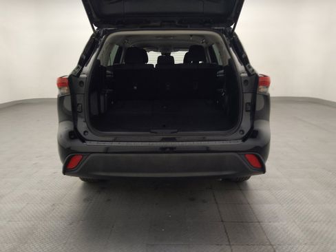 Used 2022 Toyota Highlander L FWD image 29