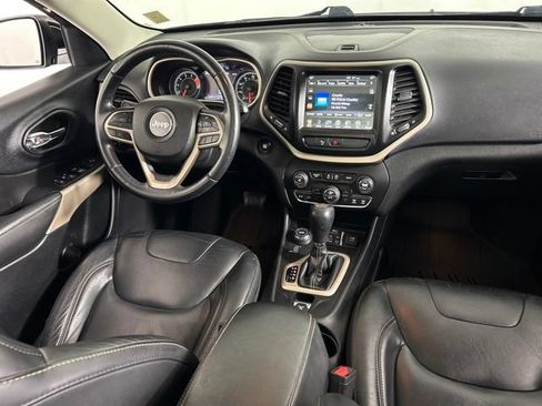 Used 2018 Jeep Cherokee Limited AWD/4WD image 16