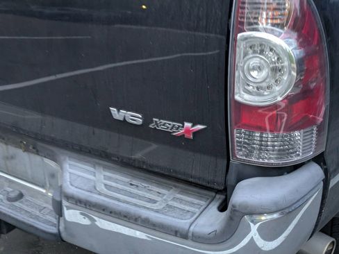 Used 2012 Toyota Tacoma 4x4 Double Cab w/ SR5 Pkg image 8