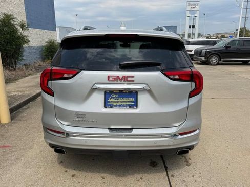 Used 2020 GMC Terrain Denali w/ Denali Premium Package FWD image 4
