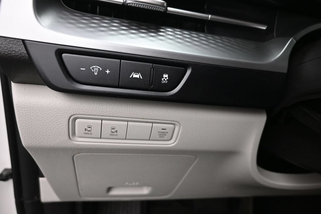 Used 2024 Kia Carnival LX FWD image 19