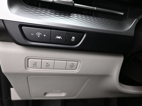 Used 2024 Kia Carnival LX FWD image 19
