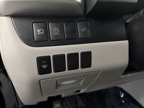 Used 2017 Toyota Highlander XLE w/ Carpet Mat Package AWD/4WD image 17