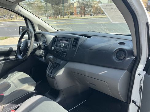 Used 2017 Nissan NV200 S image 11