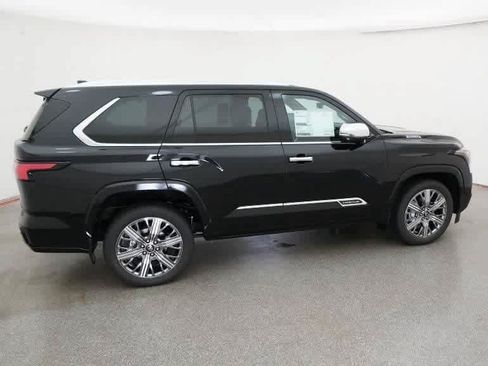 Used 2026 Toyota Sequoia Capstone AWD/4WD image 9
