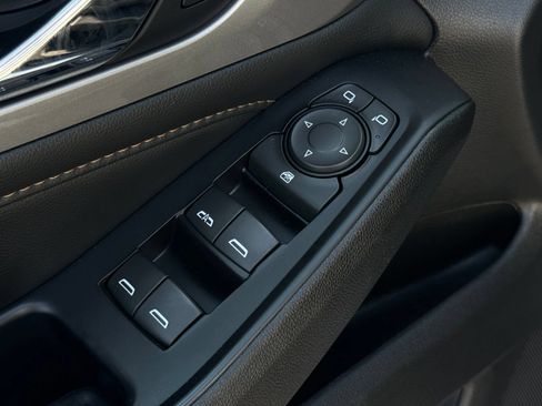 Used 2020 Chevrolet Traverse RS AWD/4WD image 12