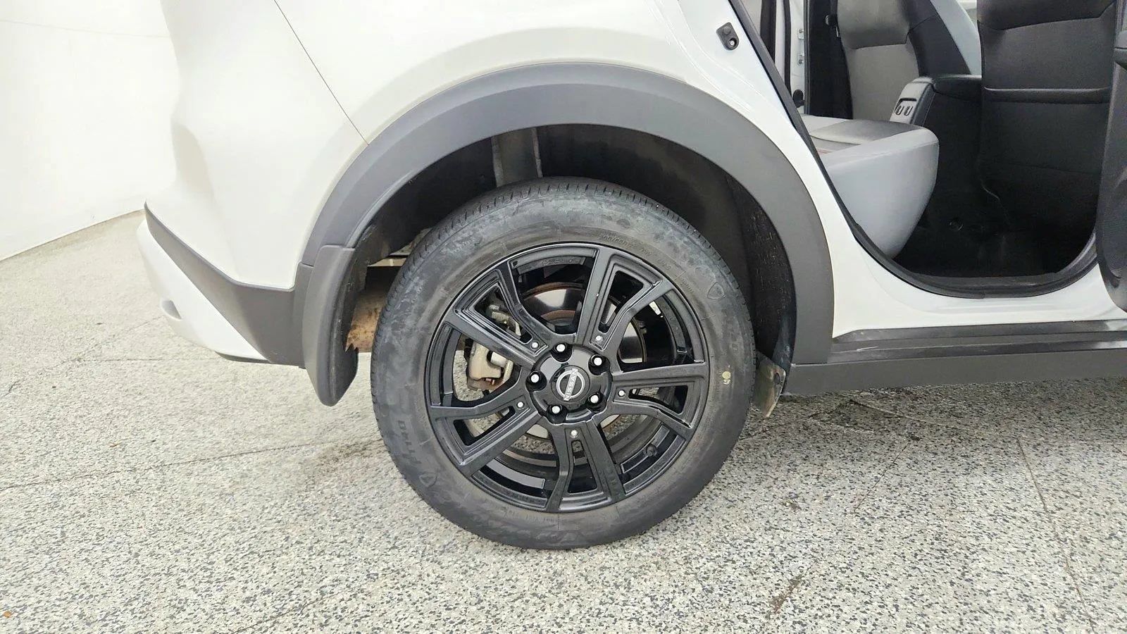 Used 2024 Nissan Kicks SR w/ SR Premium Package FWD image 32