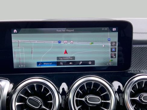 Used 2023 Mercedes-Benz GLB 250 4MATIC image 6