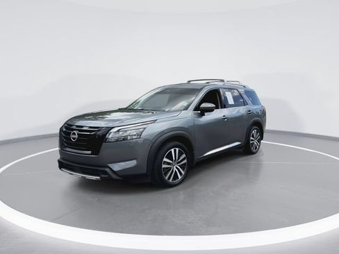 Used 2025 Nissan Pathfinder Platinum w/ Black Appearance Package AWD/4WD image 5