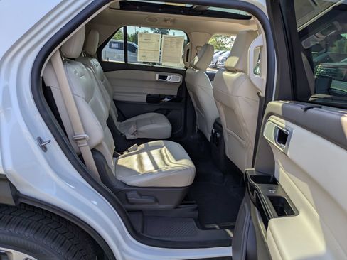 Certified 2023 Ford Explorer Platinum w/ Technology Package AWD/4WD image 37