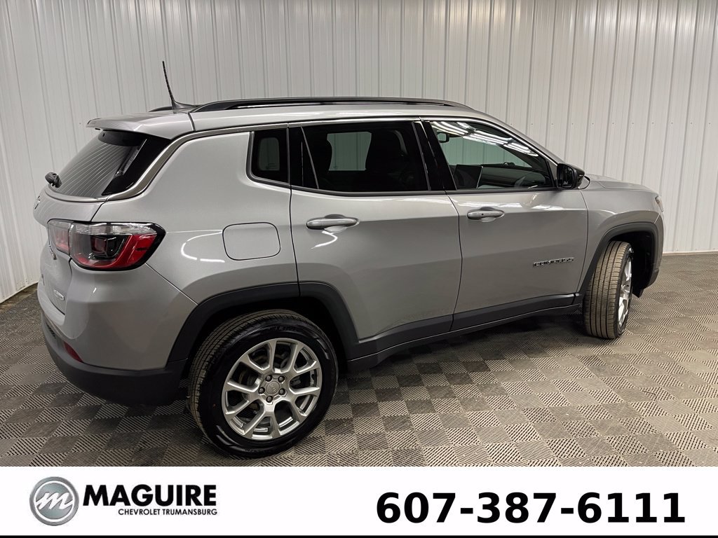 Used 2022 Jeep Compass 4WD image 3