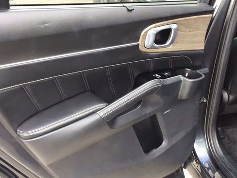 Used 2023 Kia Sorento SX Prestige image 11