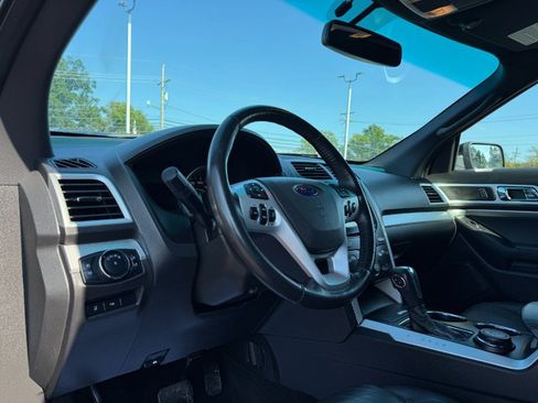 Used 2014 Ford Explorer XLT w/ Equipment Group 202A AWD/4WD image 14