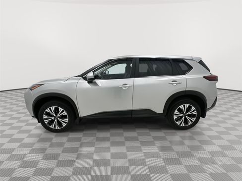 Used 2023 Nissan Rogue SV image 3
