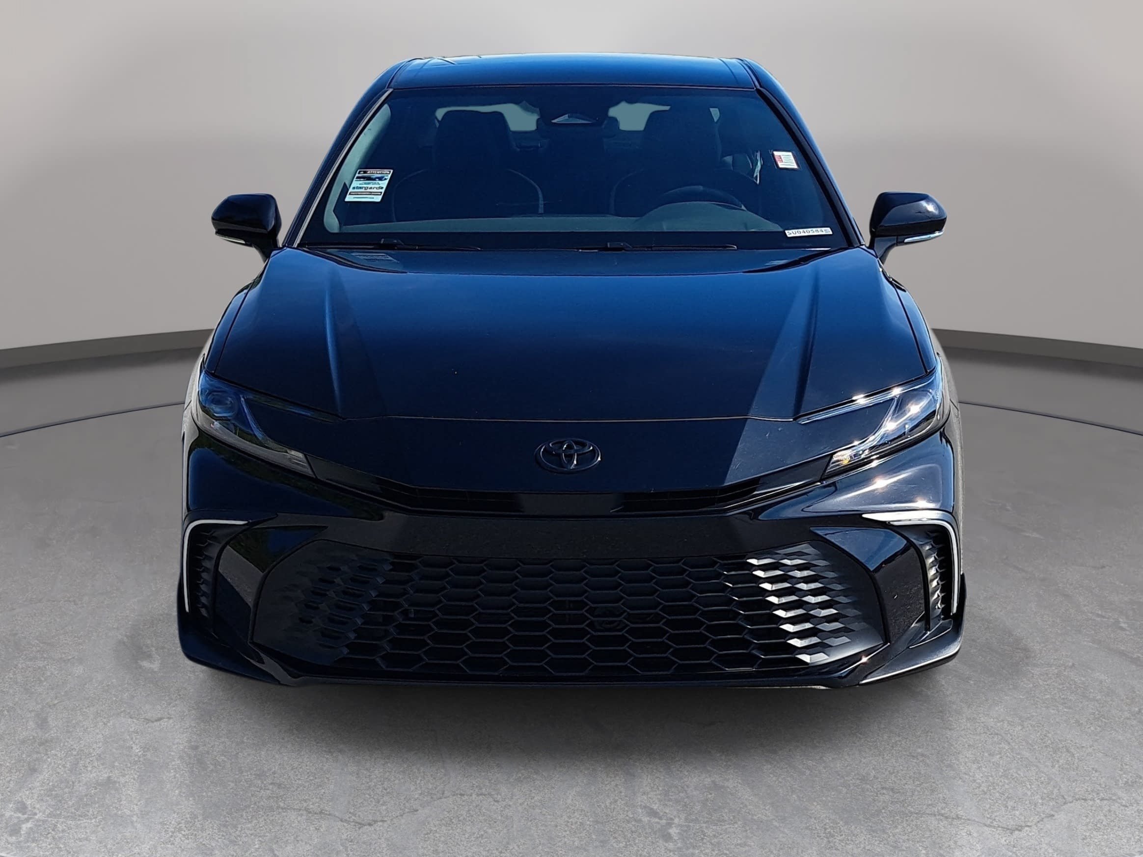 Used 2025 Toyota Camry SE w/ Convenience Package FWD image 2