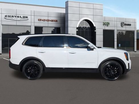 Used 2022 Kia Telluride EX w/ EX Premium Package image 2