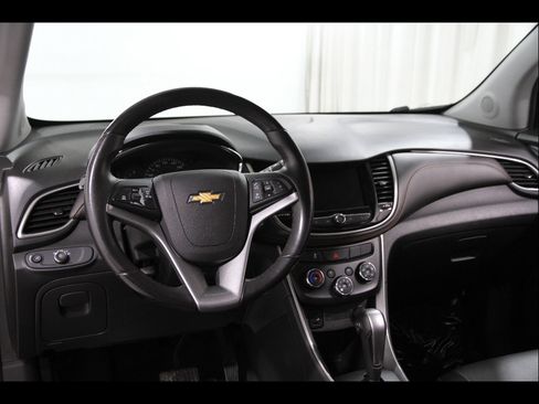 Certified 2022 Chevrolet Trax LT w/ Premium Seat Package image 6