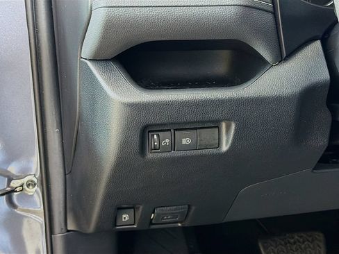 Used 2021 Toyota RAV4 LE AWD/4WD image 25